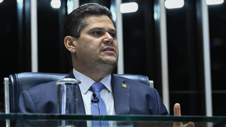 Alcolumbre defende texto alternativo ao da Câmara para anistia