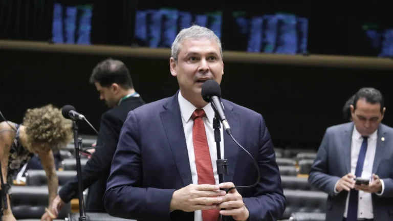 Lindbergh diz que governistas ficaram surpresos com voto de Fux
