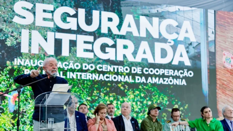 Lula diz que Brasil não precisa de “intervenções estrangeiras”