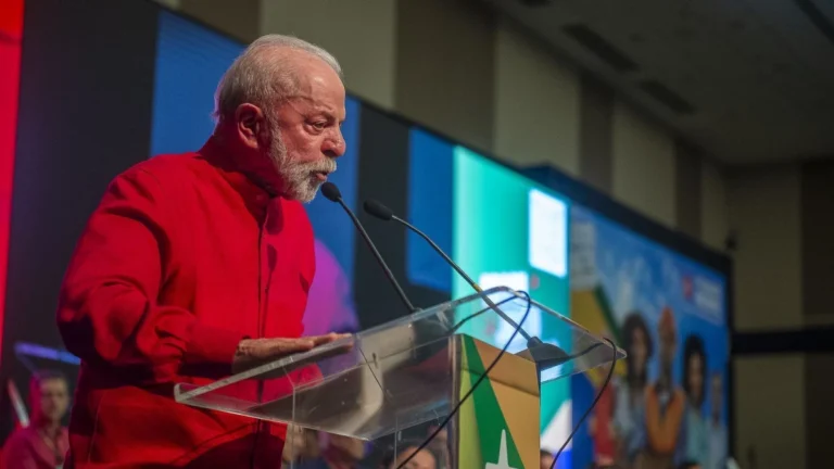 PT avisa que Lula vetará projeto de anistia, se aprovado
