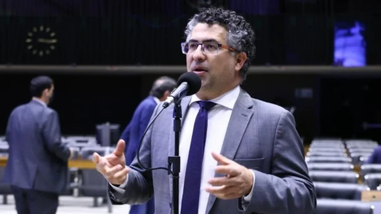 Deputado do PT apresenta projeto para impedir mandato à distância na Câmara