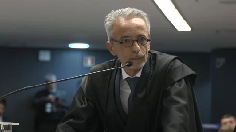 Defesa de Cid diz que minuta do golpe só é conhecida graças ao militar
