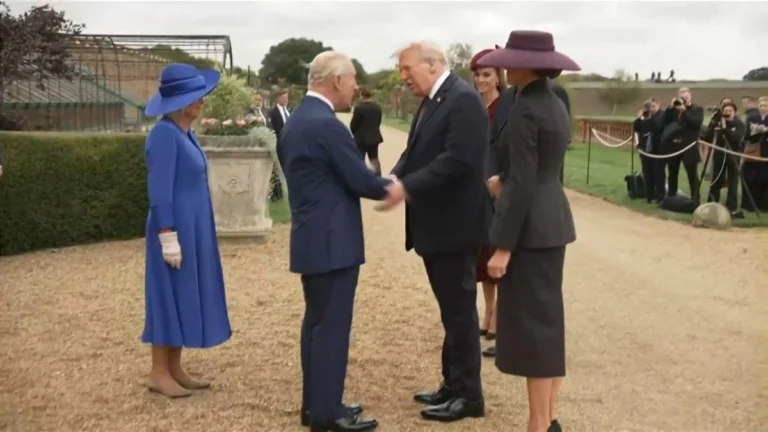 Trump e Melania chegam ao Castelo de Windsor em visita ao Reino Unido