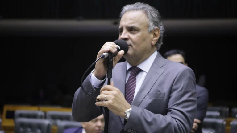 Aécio Neves deve assumir presidência nacional do PSDB