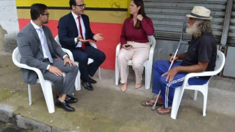 Juiz realiza audiência na rua para conceder benefício a pessoa em situação de vulnerabilidade