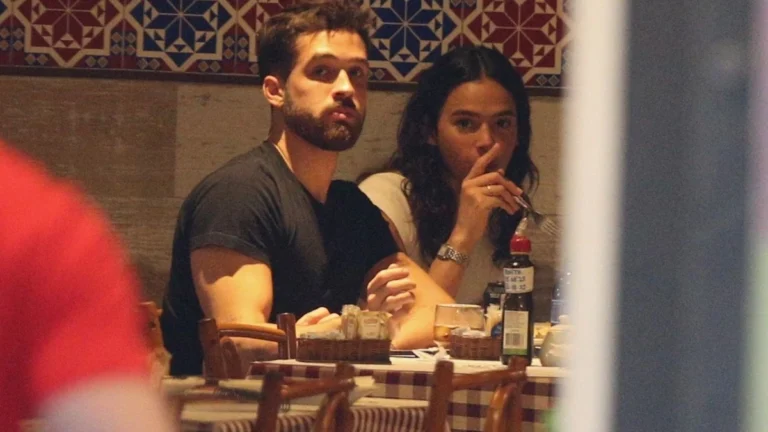 Bruna Marquezine e João Guilherme são flagrados jantando juntos; veja