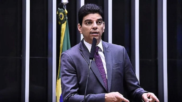 PEC da Blindagem muda de relator e tem novo texto pronto para votação