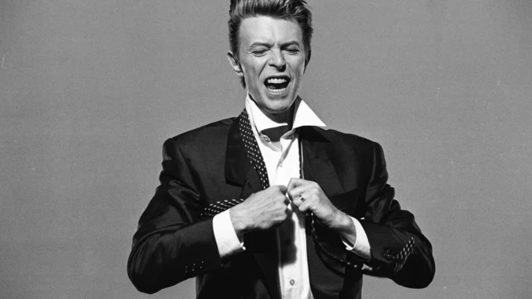 Documento inédito revela as 15 músicas favoritas de David Bowie; veja