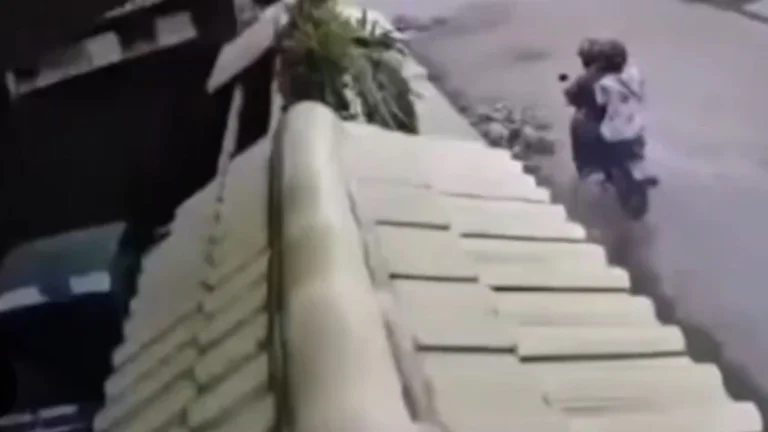Vídeo: Homem é morto a tiros dentro de barbearia em Maceió