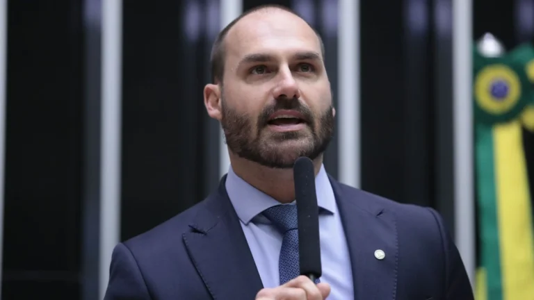 “Entendo o drama”, diz Paulinho da Força sobre Eduardo Bolsonaro