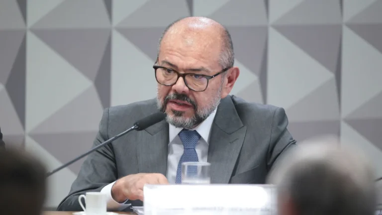 CPMI do INSS: ex-ministro admite possível falha, mas nega negligência