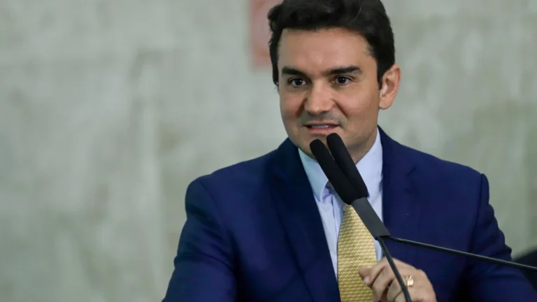 Sabino acerta demissão com Lula, mas tenta adiar anúncio