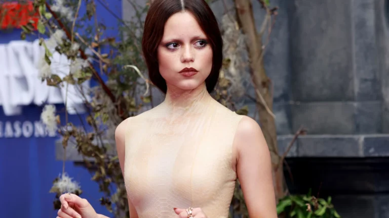 Jenna Ortega revela que usa beleza para construir personagem