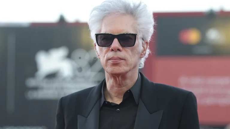 Jim Jarmusch critica financiamento corporativo e está preocupado com Mubi