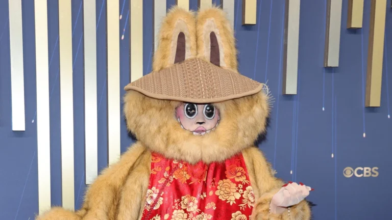Drag vestida de Labubu rouba a cena no Emmy 2025; veja
