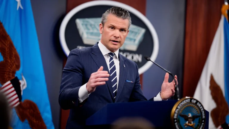 Secretário de Guerra: Como Pete Hegseth comanda o Pentágono?