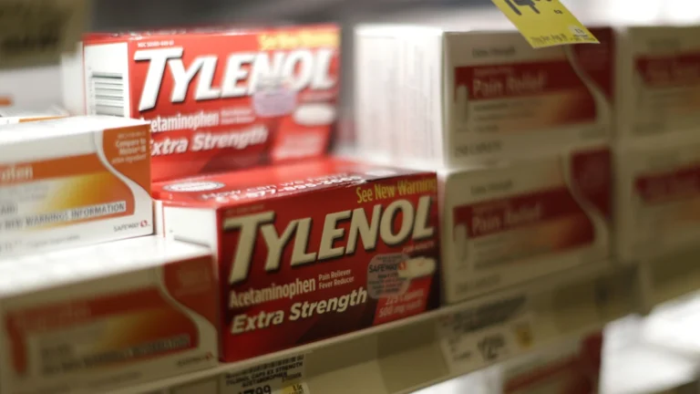 Fabricante do Tylenol cai 7% após relatório negativo do governo Trump