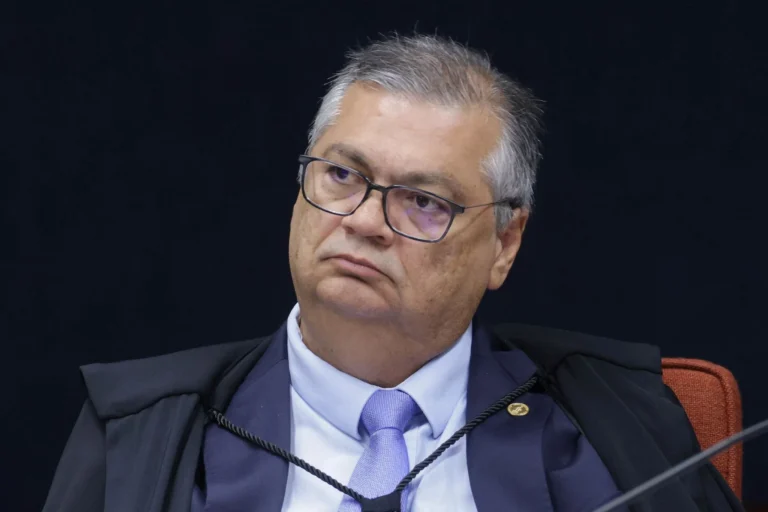 Dino cobra explicação sobre uso de emendas Pix em empresas ligadas ao Perse