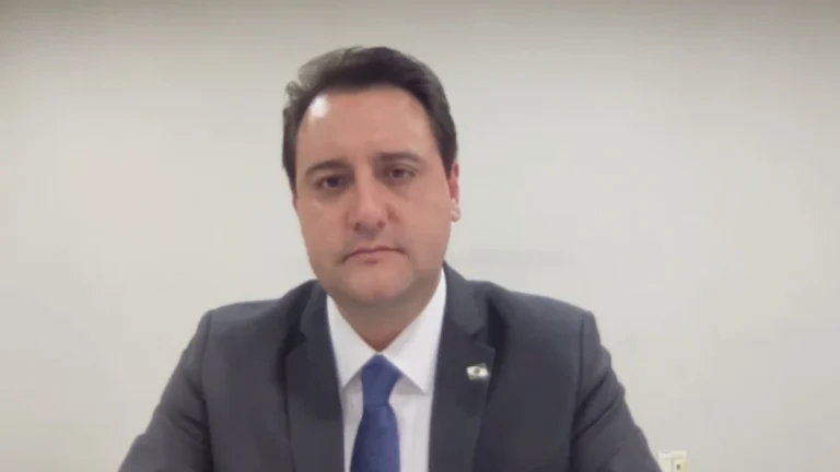 Tarifaço deu protagonismo ao governo Lula, diz Ratinho Júnior