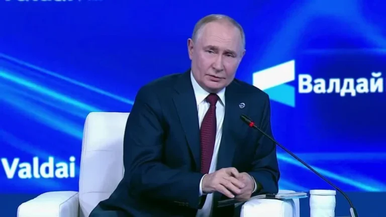 Putin minimiza impacto de sanções dos EUA e diz que Rússia não cederá