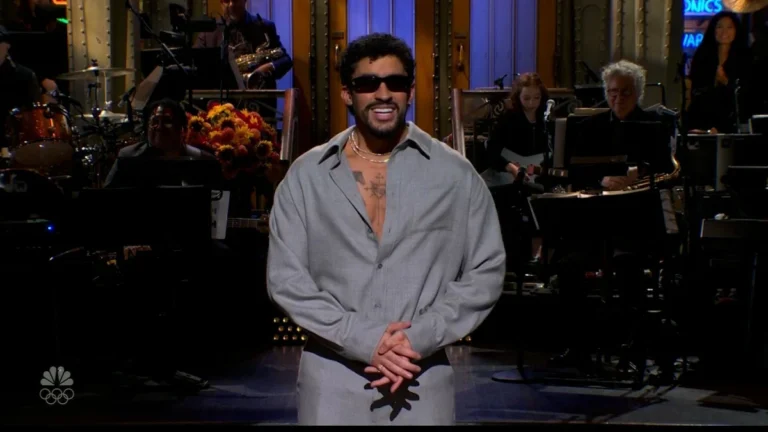 Bad Bunny fala em espanhol no “SNL” e manda recado aos críticos
