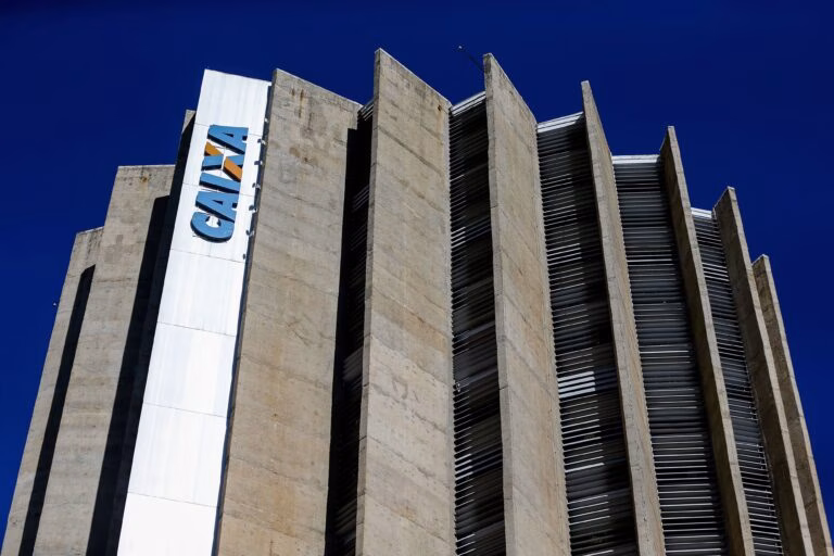 Caixa destitui nomes indicados por PL e PP