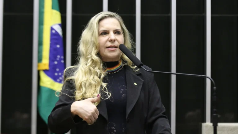 Hugo Motta pede ação do Itamaraty após deputada ser retida por Israel
