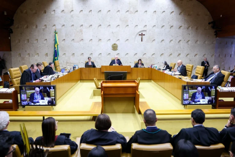 STF amplia licença a pais solo, adotantes e servidores temporários de SC