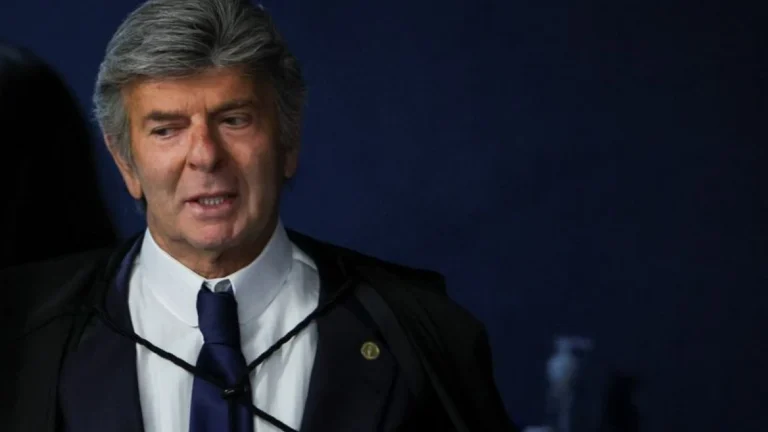 Fachin decidirá se Fux pode votar na trama golpista mesmo em outra Turma
