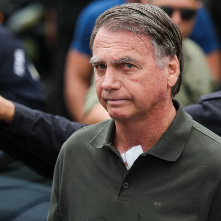 Bolsonaro pede para ficar em prisão domiciliar