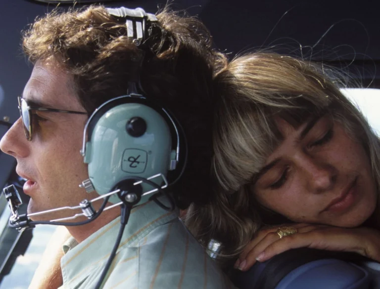 Adriane Galisteu deixa mensagem para família de Ayrton Senna em série
