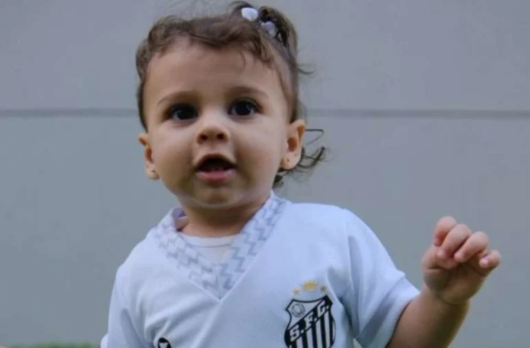 Amanda Kimberlly detalha acidente com Helena e atualiza estado de saúde da filha de Neymar