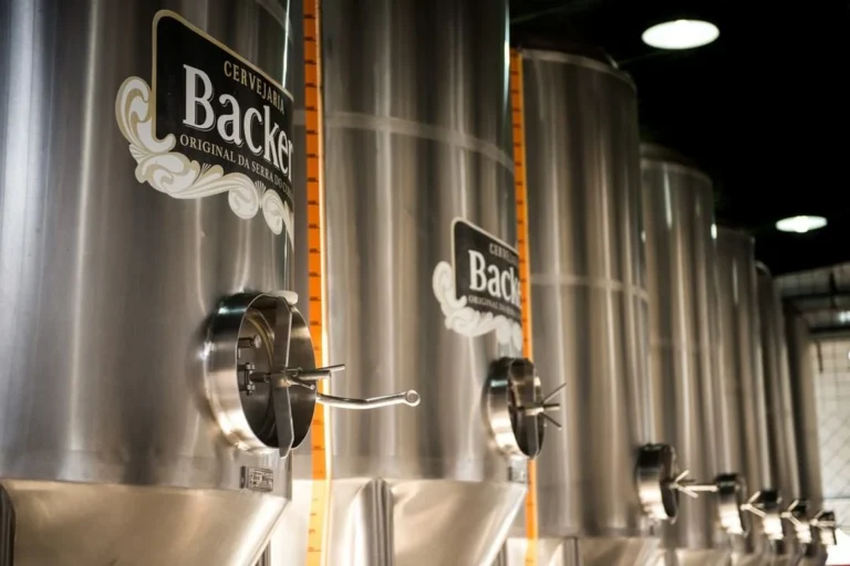 Caso Backer: Justiça absolve réus por contaminação de cervejas em MG