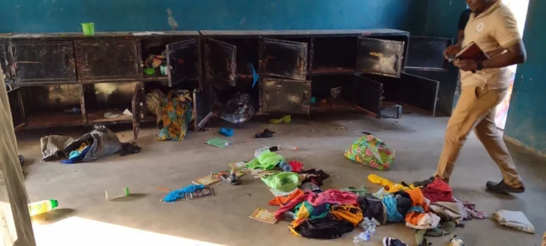 Homens armados sequestram mais de 300 alunos em escola católica na Nigéria