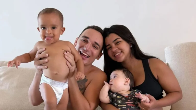 Esposa de João Gomes relata perrengue com o filho no Grammy: “Cocô bomba”