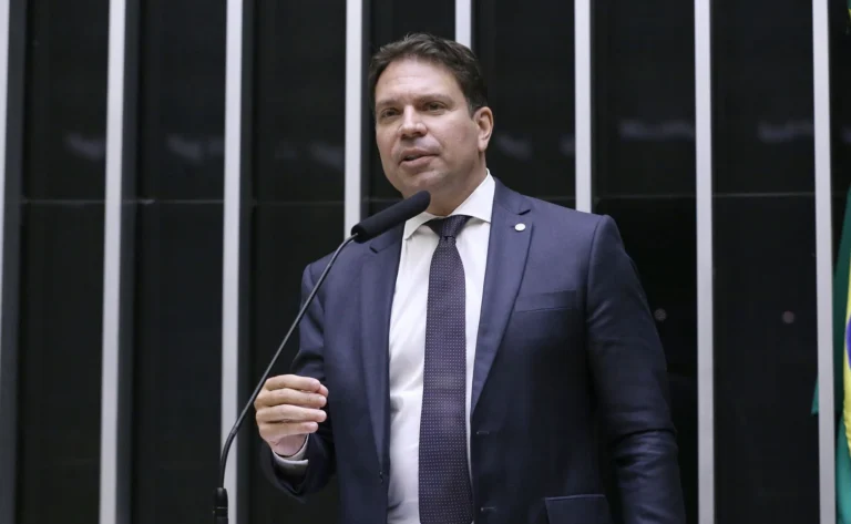 Câmara diz que não foi comunicada sobre saída de Ramagem do Brasil