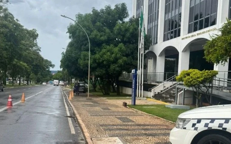 Após ser acionada, polícia do DF descarta suspeita de bomba em ministério