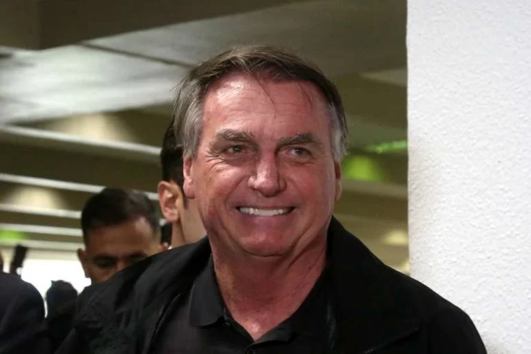 Condenado e preso, Bolsonaro continuará a receber aposentaria de mais de R$ 41 mil da Câmara