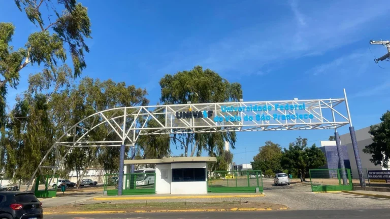 Mais de 140 alunos passam mal após refeição em universidade da Bahia