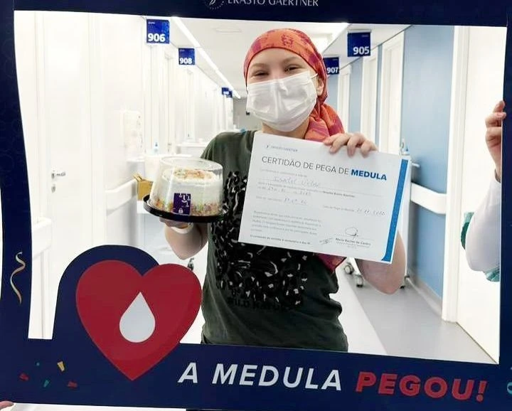 Isabel Veloso recebe alta médica após transplante de medula