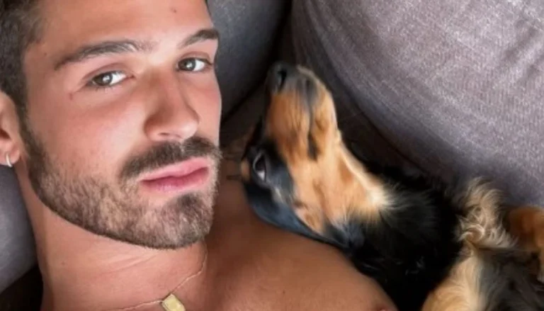 João Guilherme tatua cachorro adotado com Bruna Marquezine; veja