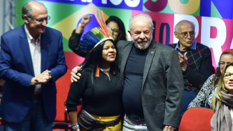 No segundo dia no Pará, Lula visita comunidades indígenas