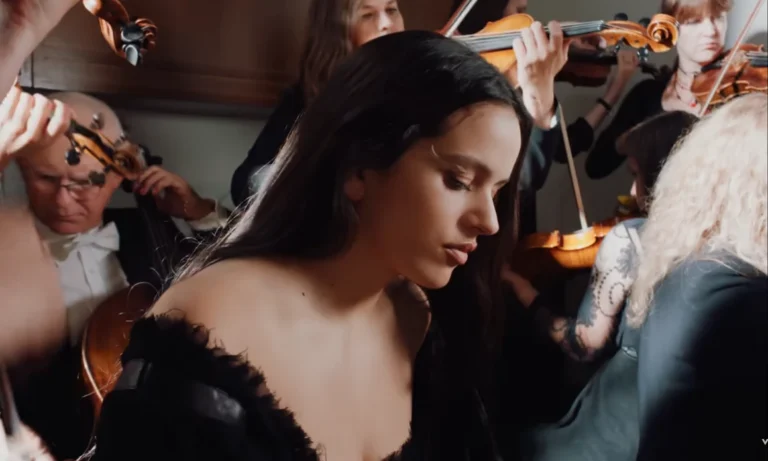 Rosalía marca audição de novo disco, “Lux”, no Cristo Redentor
