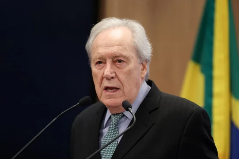 Lewandowski alega conflito de agenda para faltar à audiência na Câmara