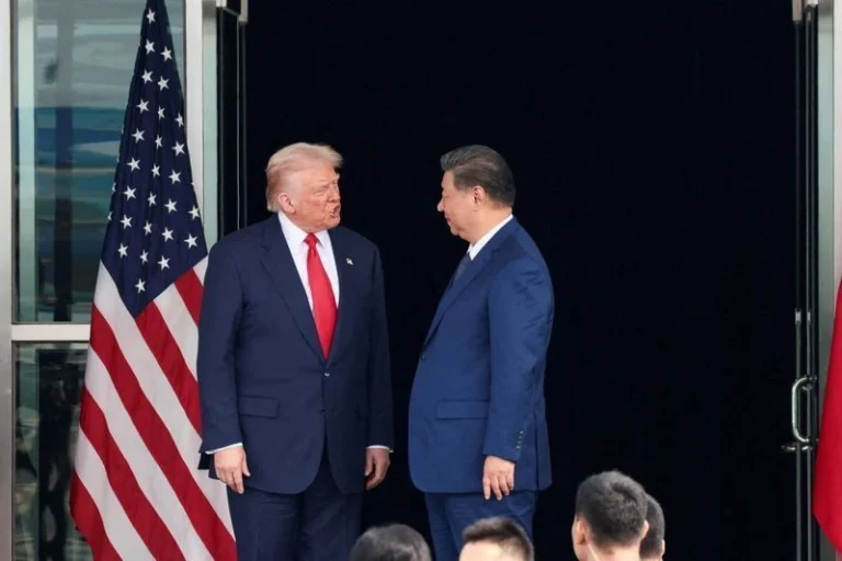 Xi Jinping conversou com Trump pelo telefone, diz agência estatal chinesa
