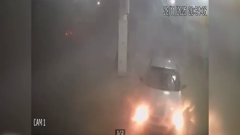 Vídeo: carro é arrastado durante fortes temporais em Santa Catarina