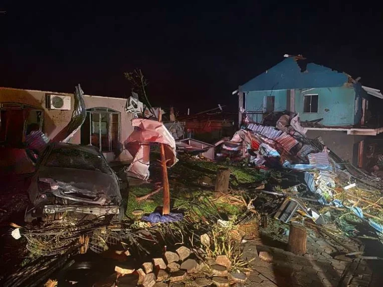 Tornado deixa ao menos 5 mortos no Paraná; há dezenas de feridos