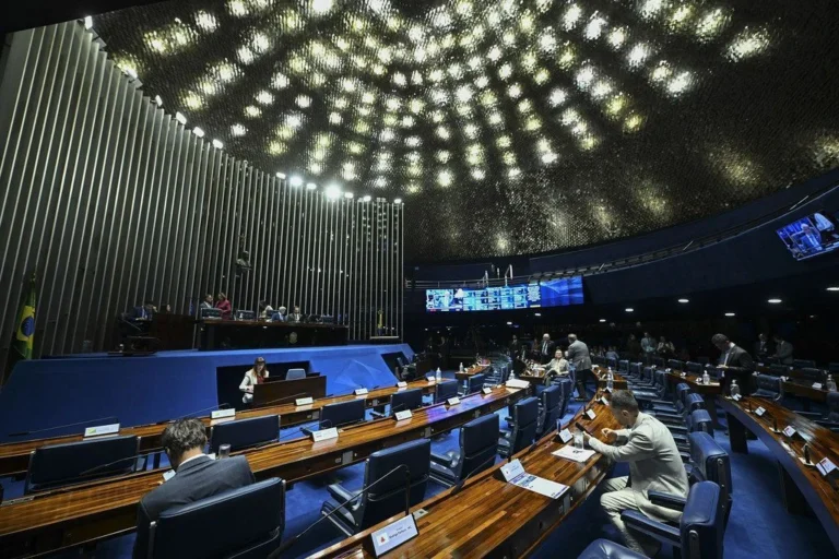 Após aprovação pela Câmara, PL da Dosimetria segue agora para o Senado