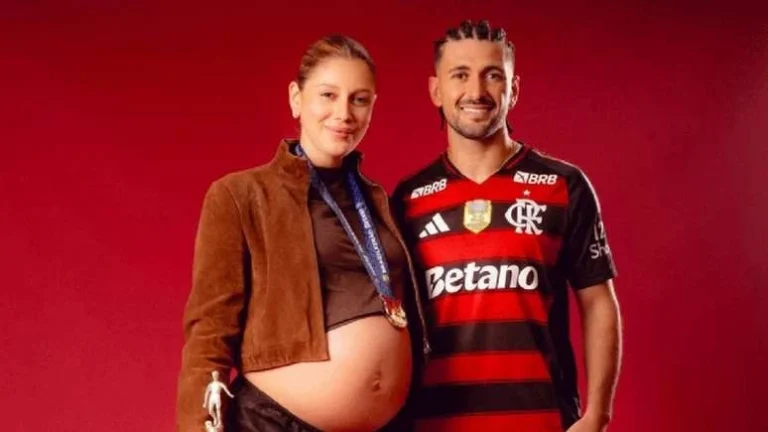 Giorgian Arrascaeta e Camila Bastiani celebram chegada do primeiro filho