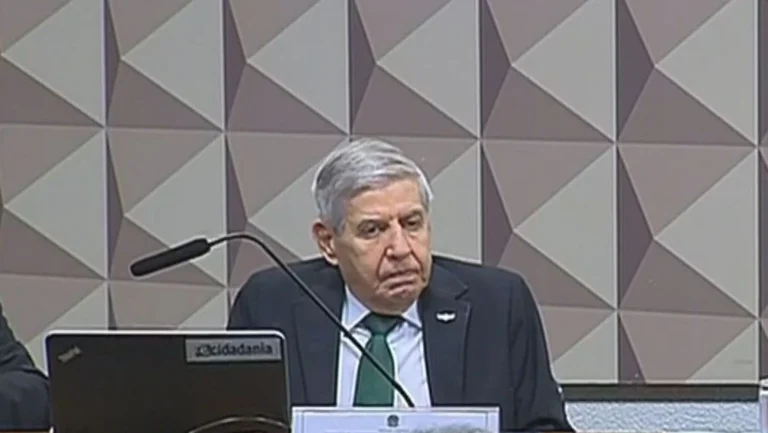 Heleno faz hoje perícia médica que deve embasar decisão sobre domiciliar